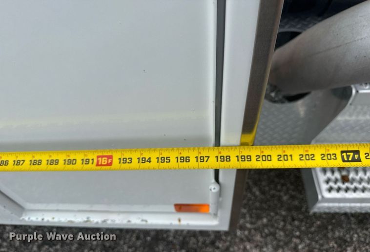 image for item EG6043 2009 Peterbilt 335 utility / service truck