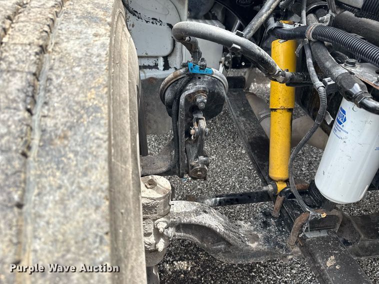 image for item EG6043 2009 Peterbilt 335 utility / service truck