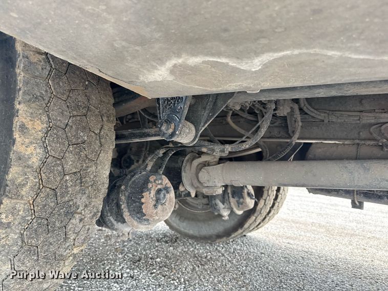 image for item EG6043 2009 Peterbilt 335 utility / service truck