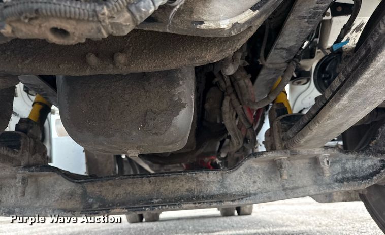 image for item EG6043 2009 Peterbilt 335 utility / service truck