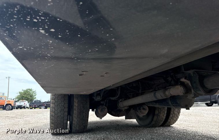 image for item EG6043 2009 Peterbilt 335 utility / service truck