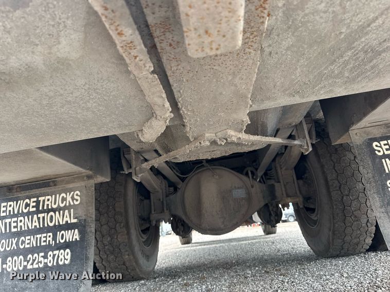 image for item EG6043 2009 Peterbilt 335 utility / service truck