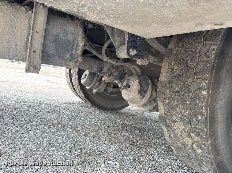 image for item EG6043 2009 Peterbilt 335 utility / service truck