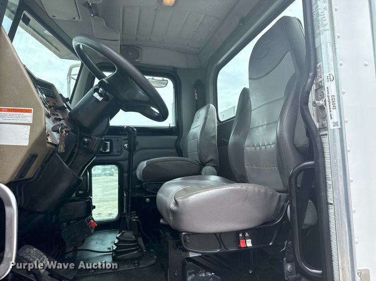 image for item EG6043 2009 Peterbilt 335 utility / service truck