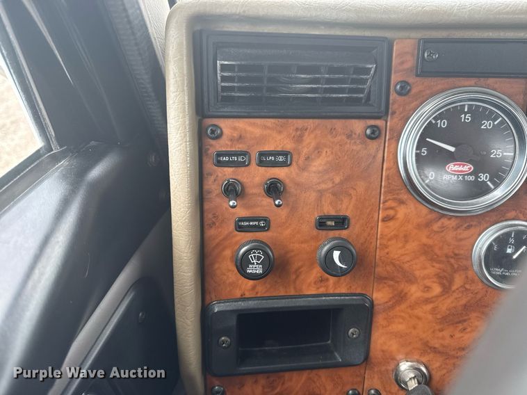 image for item EG6043 2009 Peterbilt 335 utility / service truck