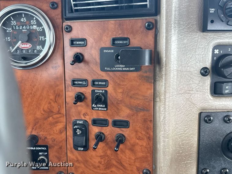 image for item EG6043 2009 Peterbilt 335 utility / service truck