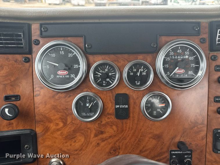 image for item EG6043 2009 Peterbilt 335 utility / service truck