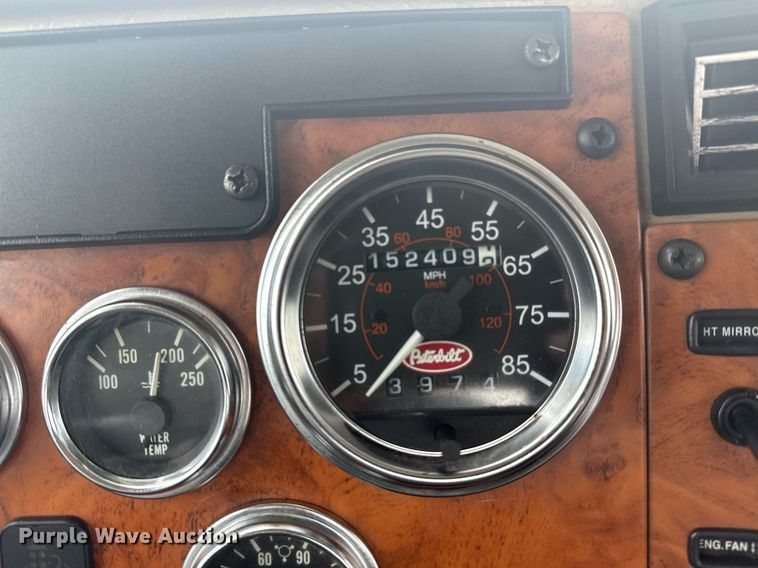 image for item EG6043 2009 Peterbilt 335 utility / service truck