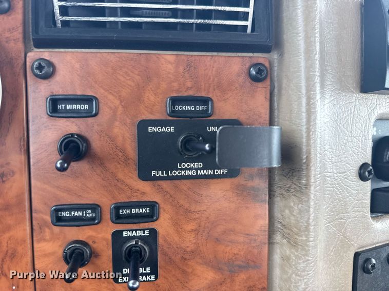 image for item EG6043 2009 Peterbilt 335 utility / service truck