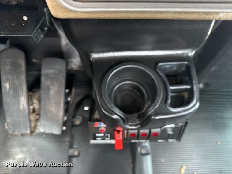 image for item EG6043 2009 Peterbilt 335 utility / service truck