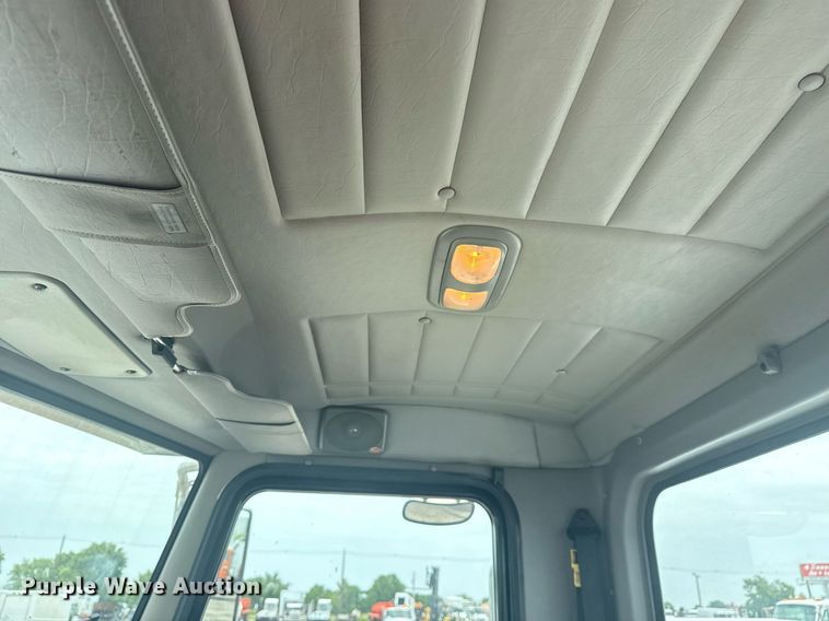 image for item EG6043 2009 Peterbilt 335 utility / service truck