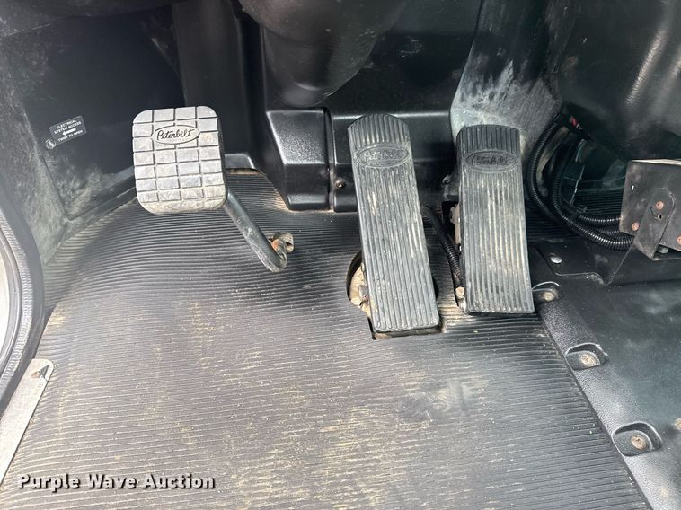 image for item EG6043 2009 Peterbilt 335 utility / service truck