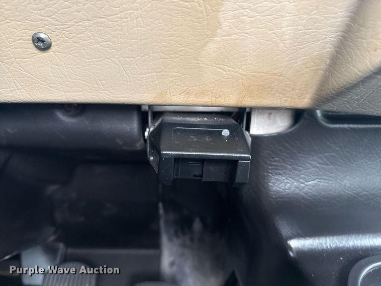 image for item EG6043 2009 Peterbilt 335 utility / service truck