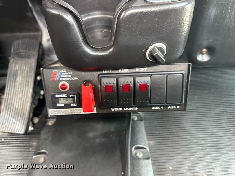 image for item EG6043 2009 Peterbilt 335 utility / service truck