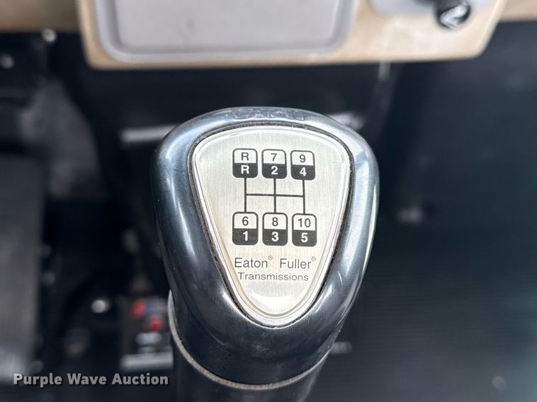 image for item EG6043 2009 Peterbilt 335 utility / service truck