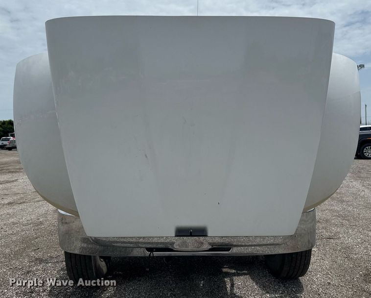 image for item EG6043 2009 Peterbilt 335 utility / service truck