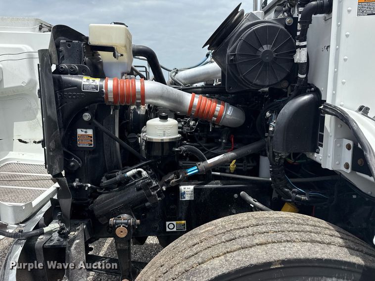 image for item EG6043 2009 Peterbilt 335 utility / service truck