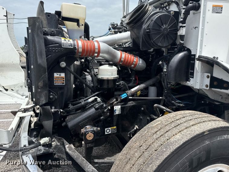 image for item EG6043 2009 Peterbilt 335 utility / service truck