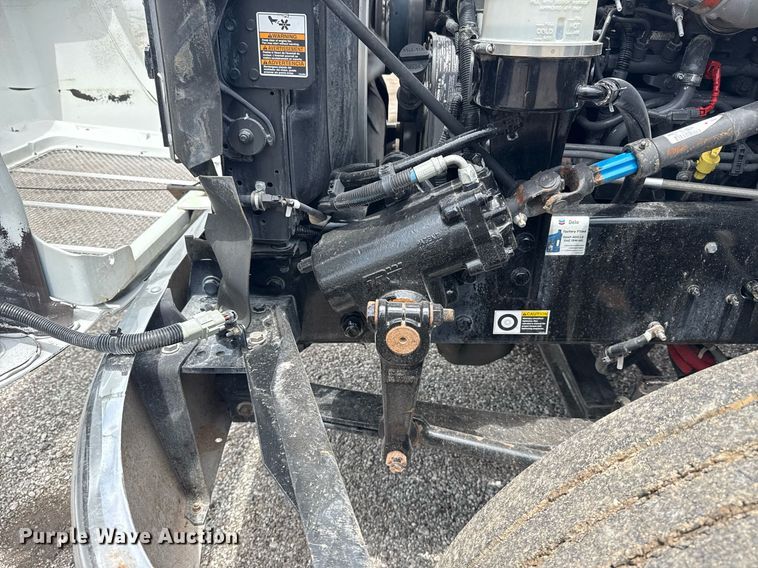 image for item EG6043 2009 Peterbilt 335 utility / service truck