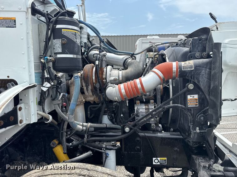 image for item EG6043 2009 Peterbilt 335 utility / service truck