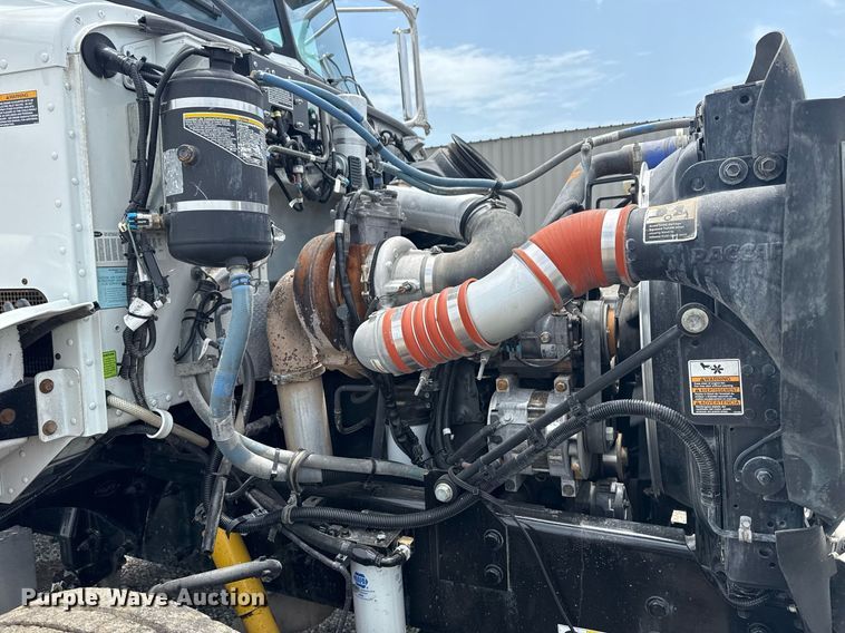 image for item EG6043 2009 Peterbilt 335 utility / service truck