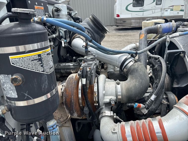 image for item EG6043 2009 Peterbilt 335 utility / service truck