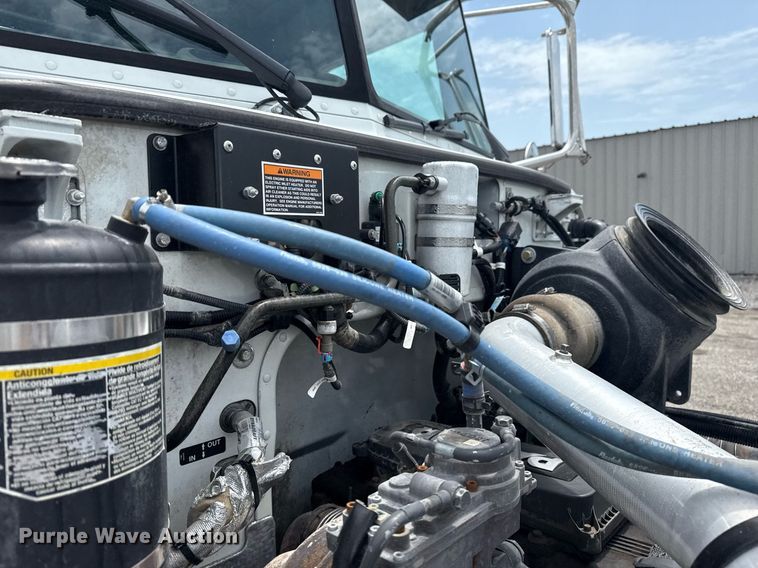 image for item EG6043 2009 Peterbilt 335 utility / service truck