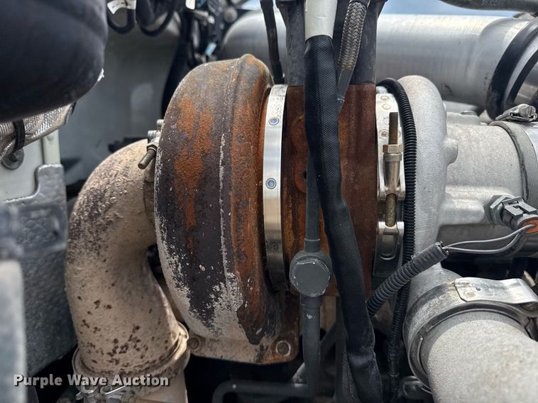 image for item EG6043 2009 Peterbilt 335 utility / service truck