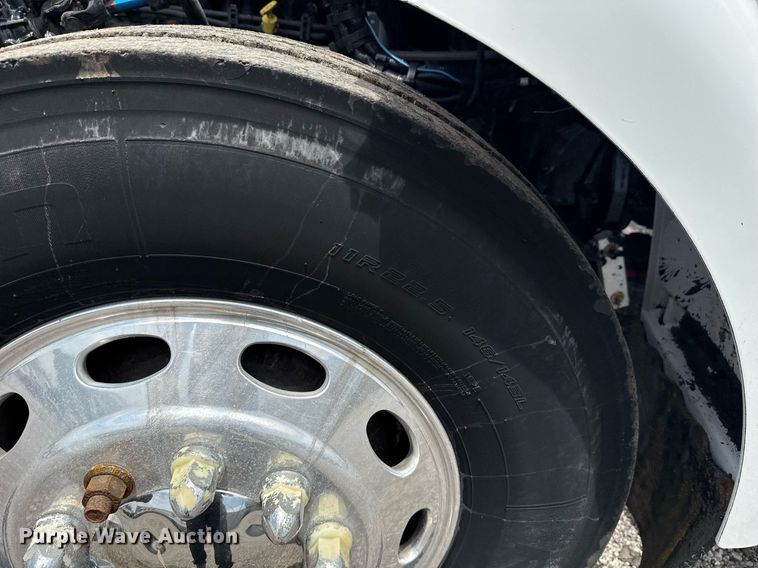 image for item EG6043 2009 Peterbilt 335 utility / service truck