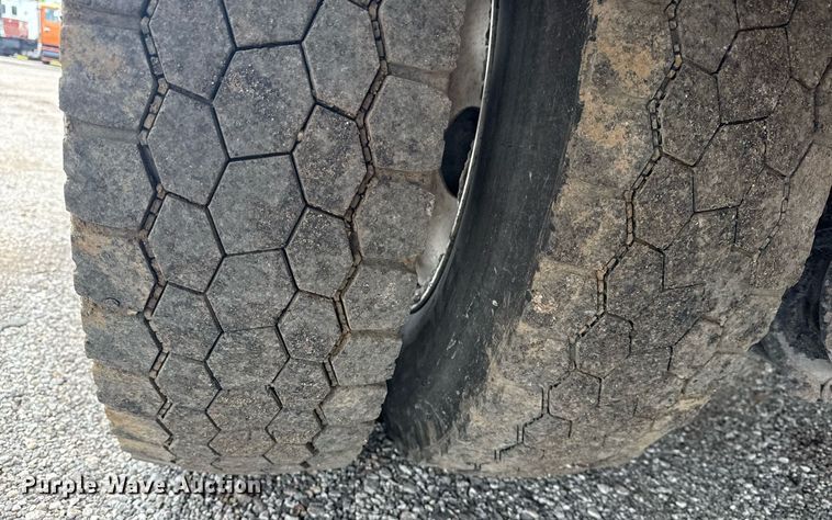 image for item EG6043 2009 Peterbilt 335 utility / service truck