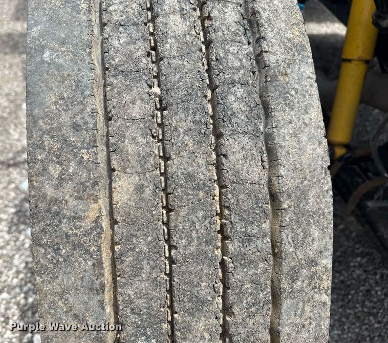 image for item EG6043 2009 Peterbilt 335 utility / service truck