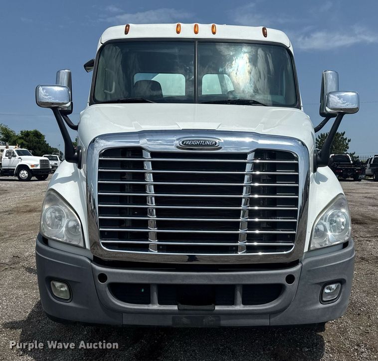 image for item EG6046 2012 Freightliner Cascadia vacuum truck