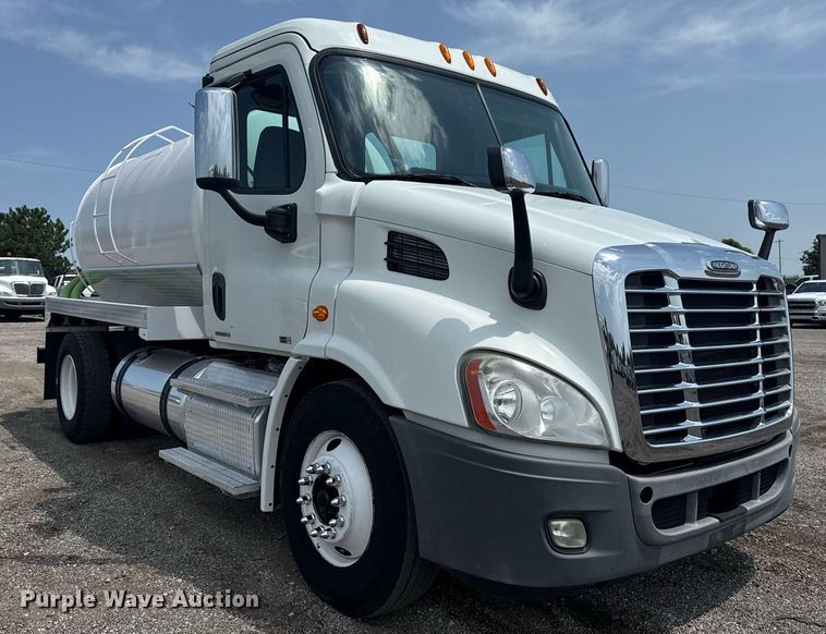 image for item EG6046 2012 Freightliner Cascadia vacuum truck