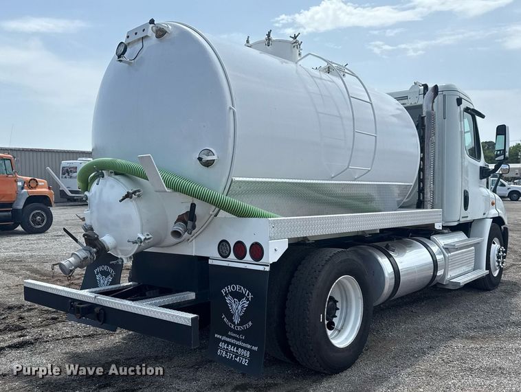 image for item EG6046 2012 Freightliner Cascadia vacuum truck