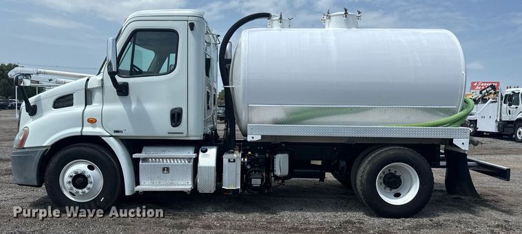 image for item EG6046 2012 Freightliner Cascadia vacuum truck