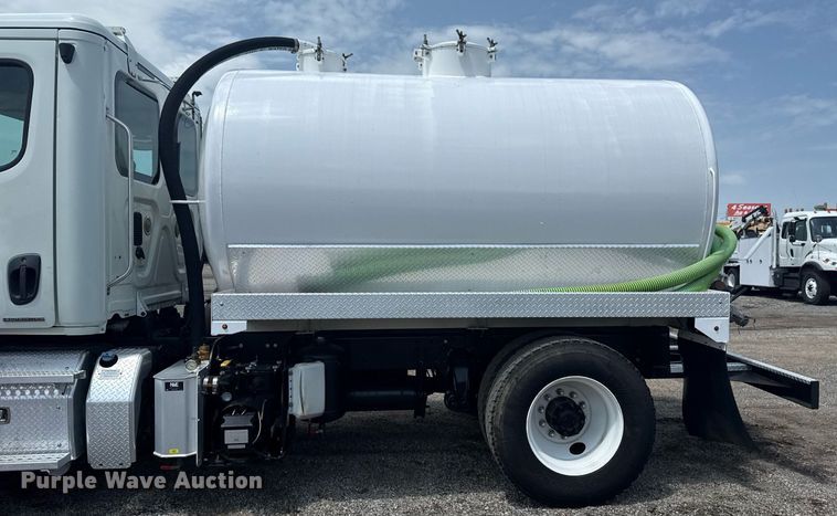image for item EG6046 2012 Freightliner Cascadia vacuum truck