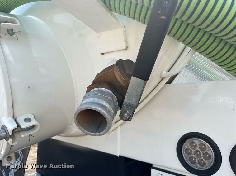 image for item EG6046 2012 Freightliner Cascadia vacuum truck