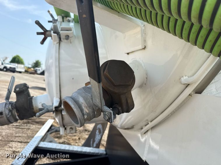 image for item EG6046 2012 Freightliner Cascadia vacuum truck