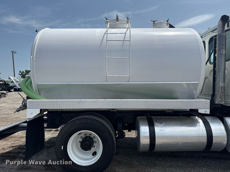 image for item EG6046 2012 Freightliner Cascadia vacuum truck