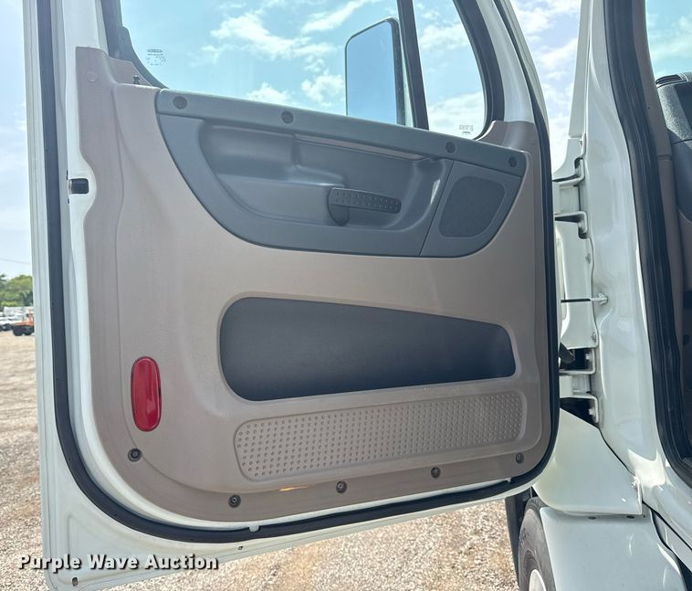 image for item EG6046 2012 Freightliner Cascadia vacuum truck