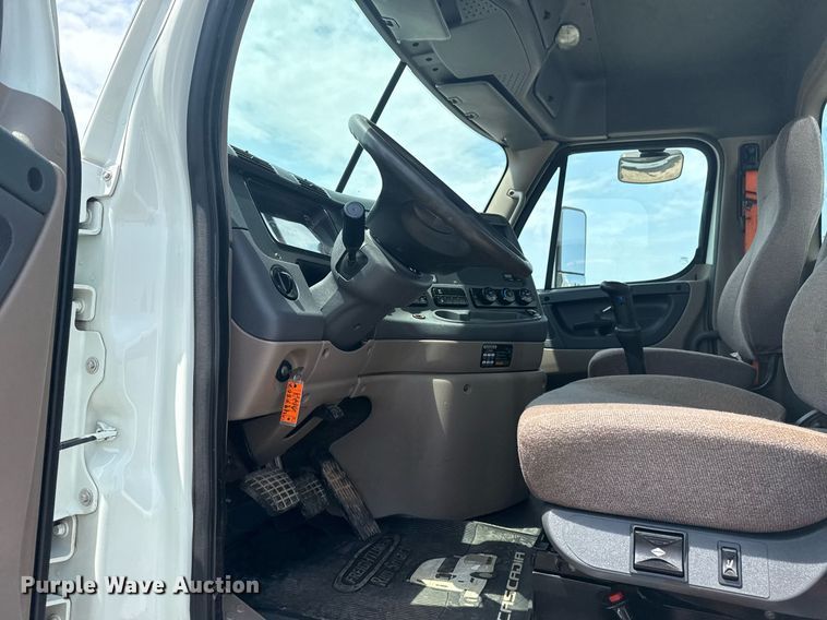 image for item EG6046 2012 Freightliner Cascadia vacuum truck