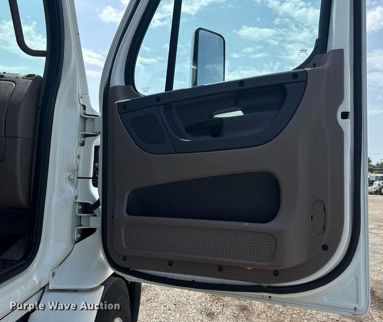 image for item EG6046 2012 Freightliner Cascadia vacuum truck