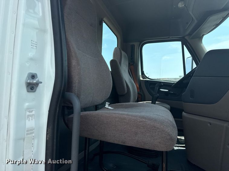 image for item EG6046 2012 Freightliner Cascadia vacuum truck