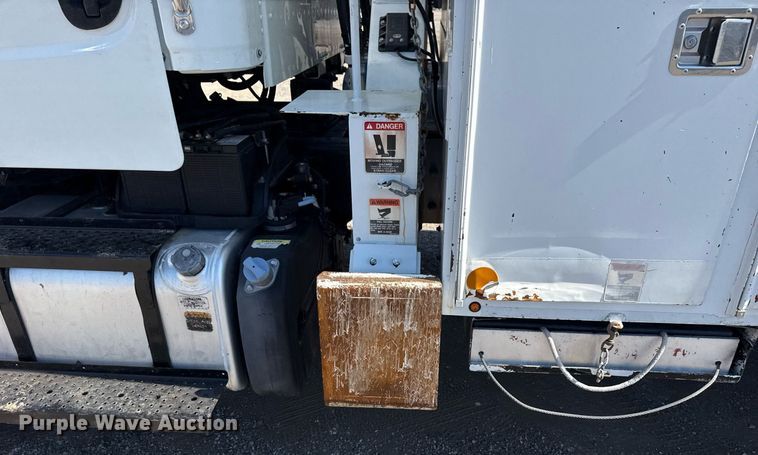 image for item EG6070 2014 Freightliner Business Class M2 bucket truck