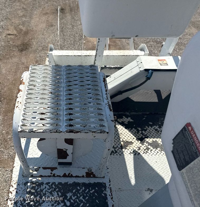 image for item EG6070 2014 Freightliner Business Class M2 bucket truck