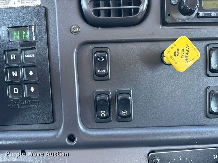 image for item EG6070 2014 Freightliner Business Class M2 bucket truck