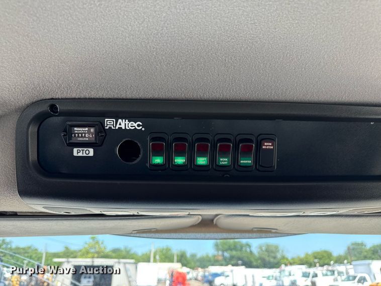 image for item EG6070 2014 Freightliner Business Class M2 bucket truck