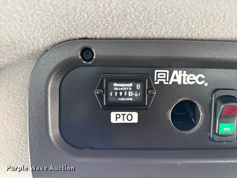 image for item EG6070 2014 Freightliner Business Class M2 bucket truck