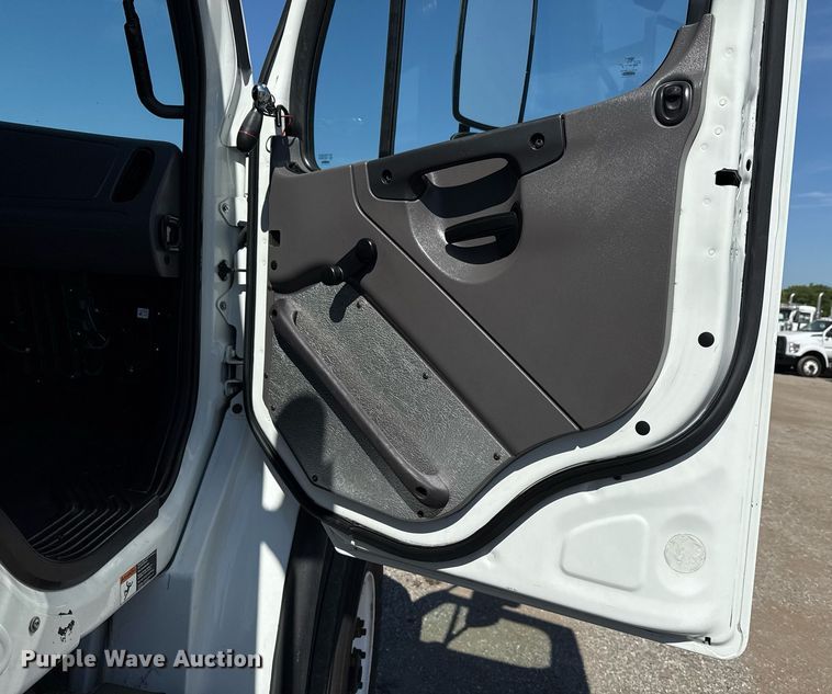 image for item EG6070 2014 Freightliner Business Class M2 bucket truck