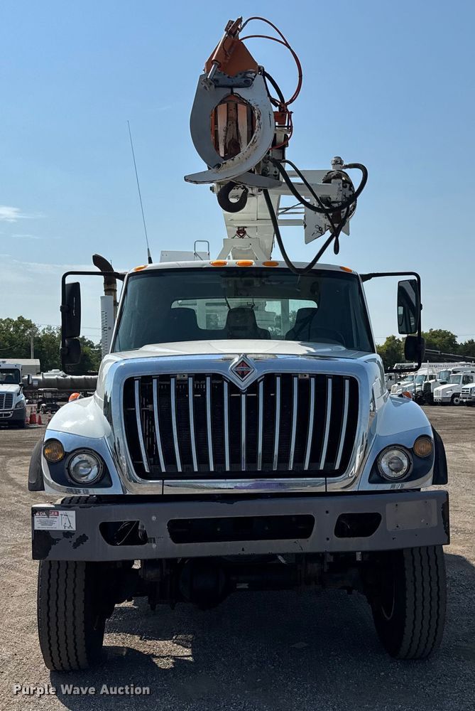 image for item EG6112 2011 International WorkStar 7400 digger derrick truck